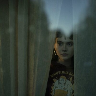 Foto de Emilia Jones en 1x02 'Declaraciones Familiares' de 'Task'