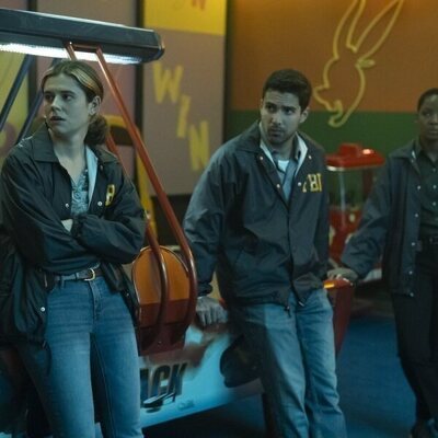 Fabien Frankel y Alison Oliver en 'Declaraciones Familiares' de 'Task'