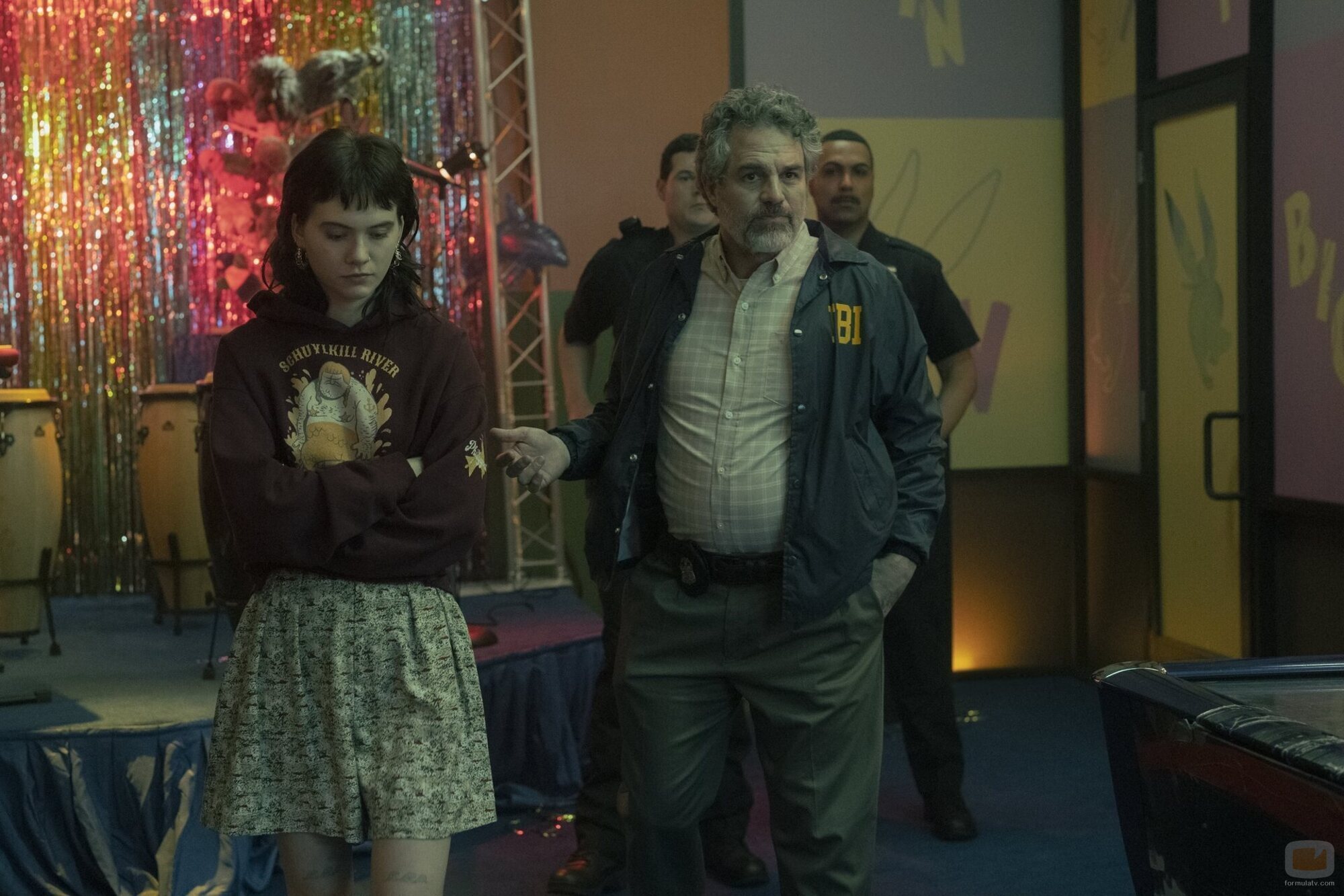 Mark Ruffalo y Emilia Jones en 1x02 titulado 'Declaraciones Familiares' de 'Task'