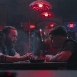 Raúl Castillo y Tom Pelphrey en el 1x02 de 'Task'