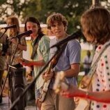 William Lipton en Capítulo 2 titulado 'Amanecer glorioso' de 'The Runarounds'