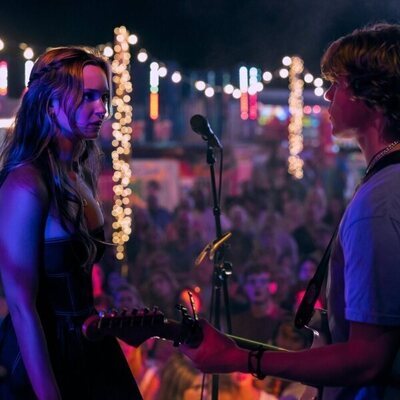 Lilah Pate y William Lipton en la temporada 1 y el capítulo 02 de 'The Runarounds'