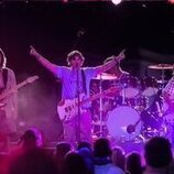 Capítulo 2 titulado 'Amanecer glorioso' de 'The Runarounds'