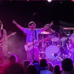 Capítulo 2 titulado 'Amanecer glorioso' de 'The Runarounds'