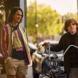 Jesse Golliher y Jeremy Yun en 1x06 titulado 'Atrapado robando' de 'The Runarounds'