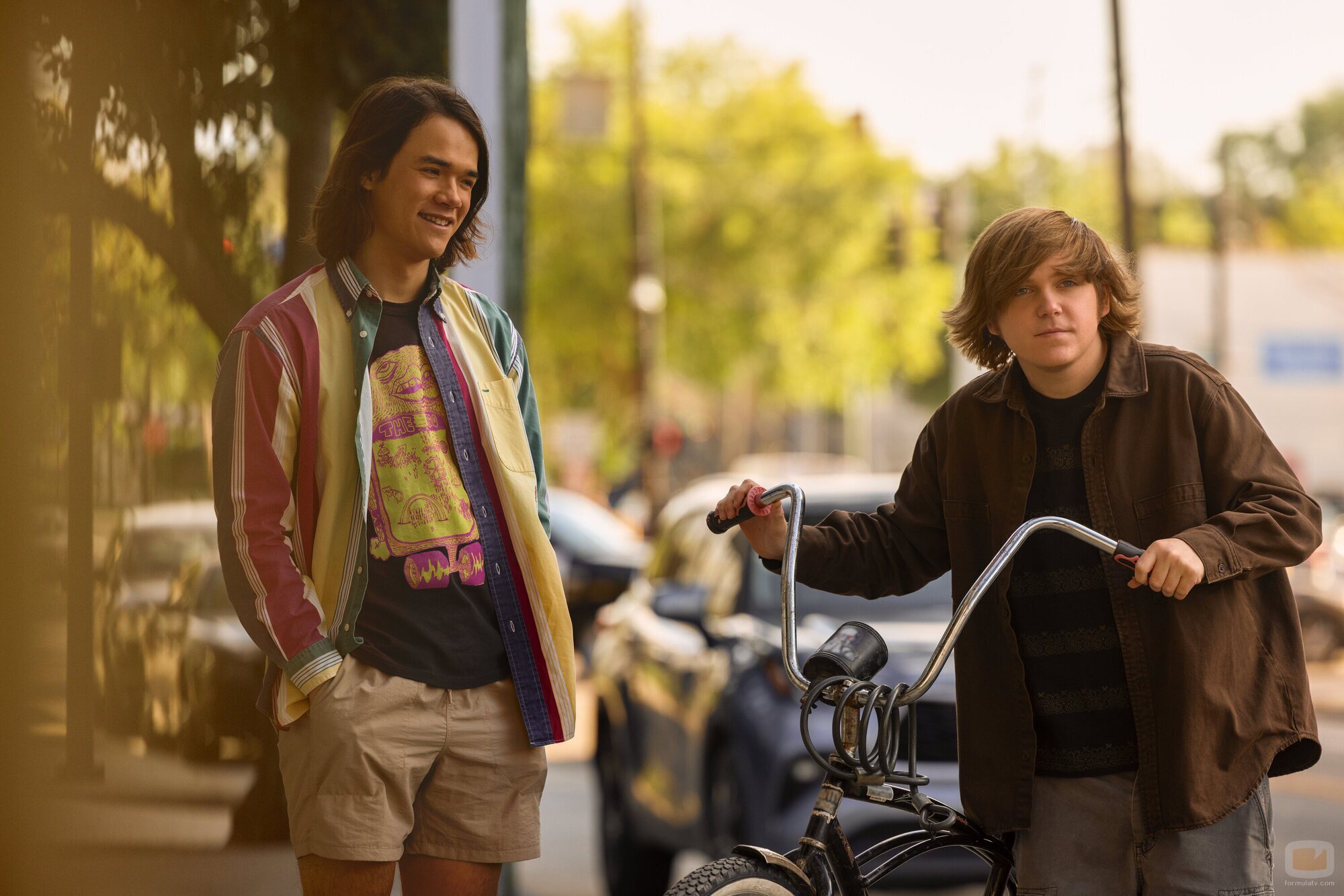 Jesse Golliher y Jeremy Yun en 1x06 titulado 'Atrapado robando' de 'The Runarounds'