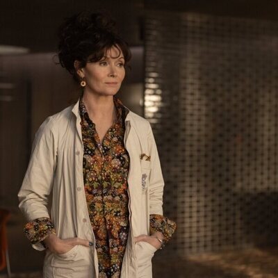 Essie Davis en el 1x01 de 'Alien: Earth'