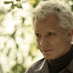 Timothy Olyphant en 'El País de Nunca Jamás' de 'Alien: Earth'