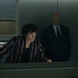 Samuel Blenkin y Adrian Edmondson en 1x01 'El País de Nunca Jamás' de 'Alien: Planeta Tierra'