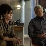 Timothy Olyphant y Essie Davis en la temporada 1 y el capítulo 01 de 'Alien: Planeta Tierra'
