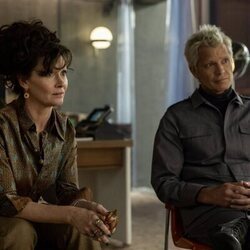 Timothy Olyphant y Essie Davis en la temporada 1 y el capítulo 01 de 'Alien: Planeta Tierra'