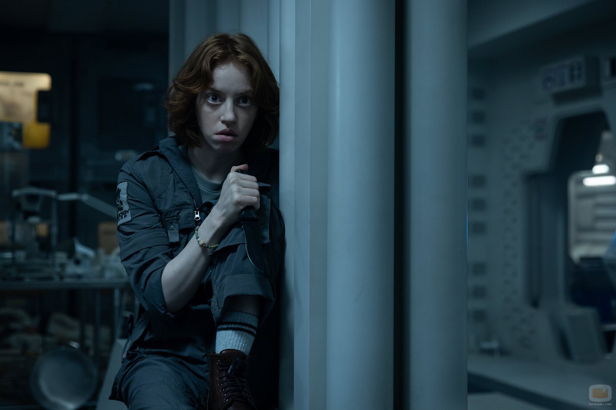 Lily Newmark en 1x02 'Mr. October' de 'Alien: Planeta Tierra'