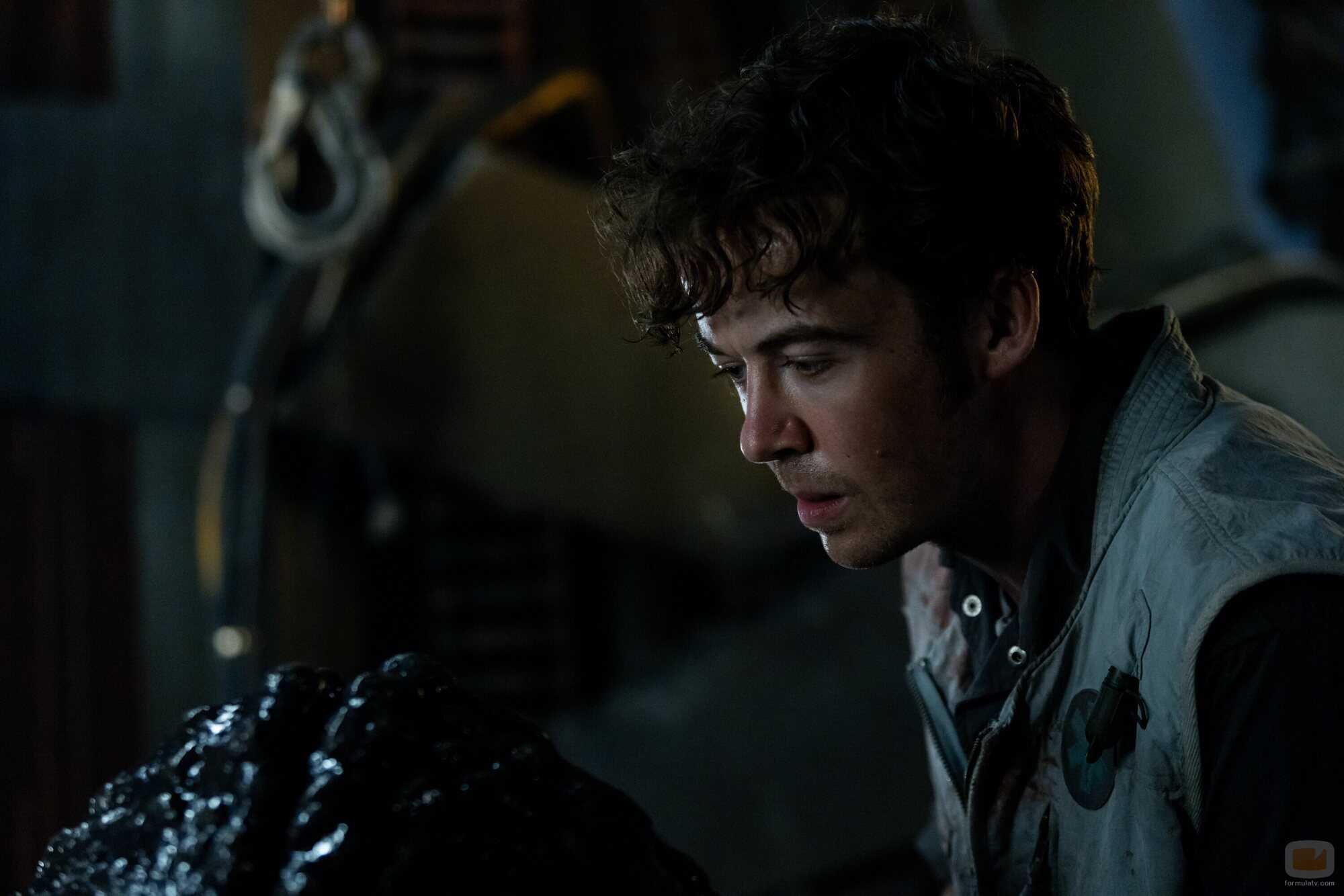 Still de Alex Lawther en el 1x02 de 'Alien: Earth'