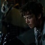 Still de Alex Lawther en el 1x02 de 'Alien: Earth'