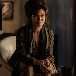 Essie Davis en 1x02 titulado 'Mr. October' de 'Alien: Planeta Tierra'
