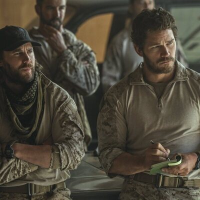 Chris Pratt y Taylor Kitsch en el 1x01 de 'La lista terminal: Lobo negro'