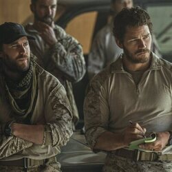 Chris Pratt y Taylor Kitsch en el 1x01 de 'La lista terminal: Lobo negro'