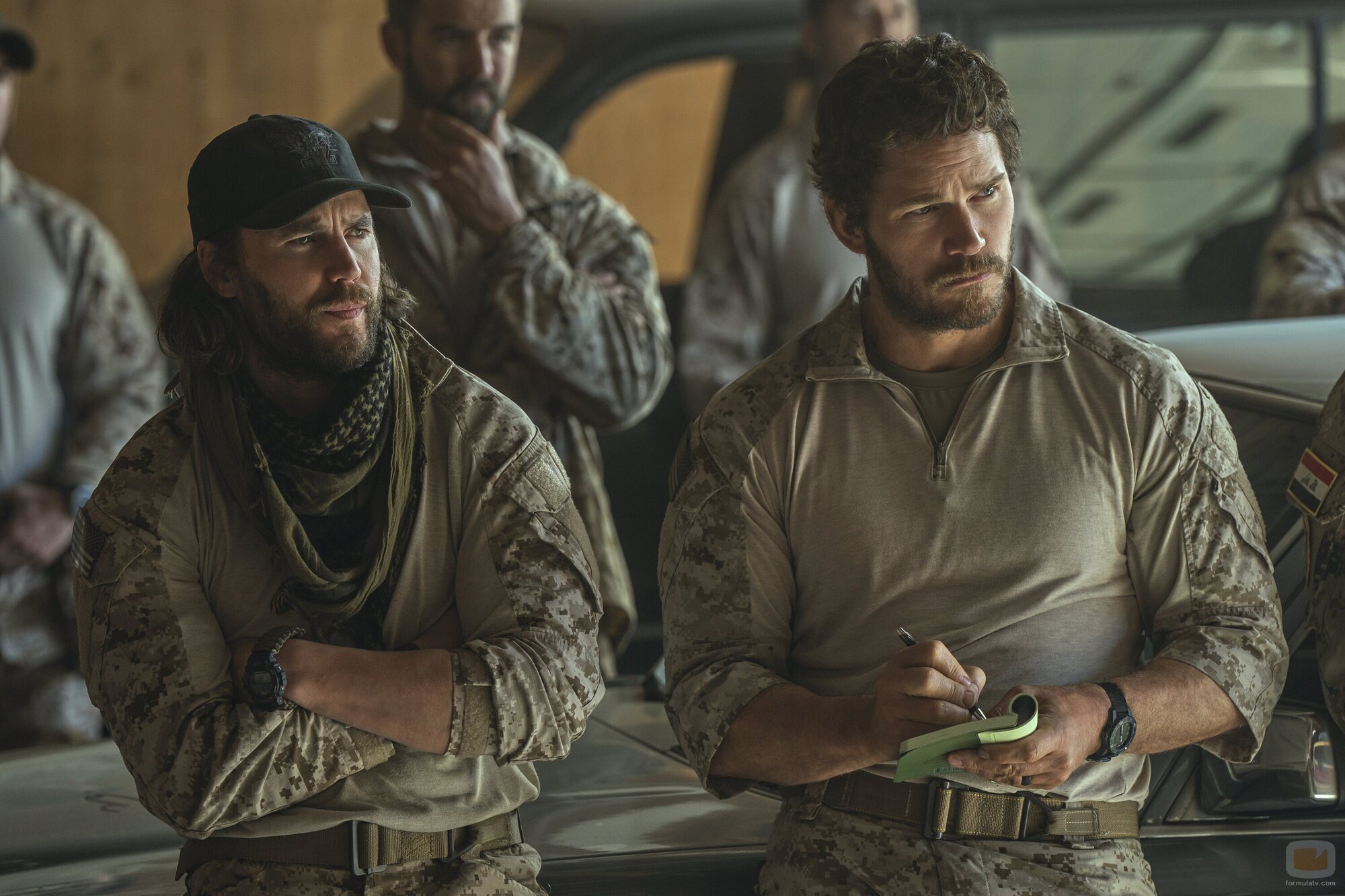 Chris Pratt y Taylor Kitsch en el 1x01 de 'La lista terminal: Lobo negro'