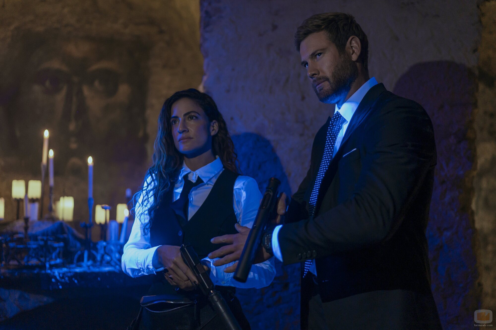Tom Hopper y Rona-Lee Shimon en el 1x02 de 'La lista final: Lobo negro'