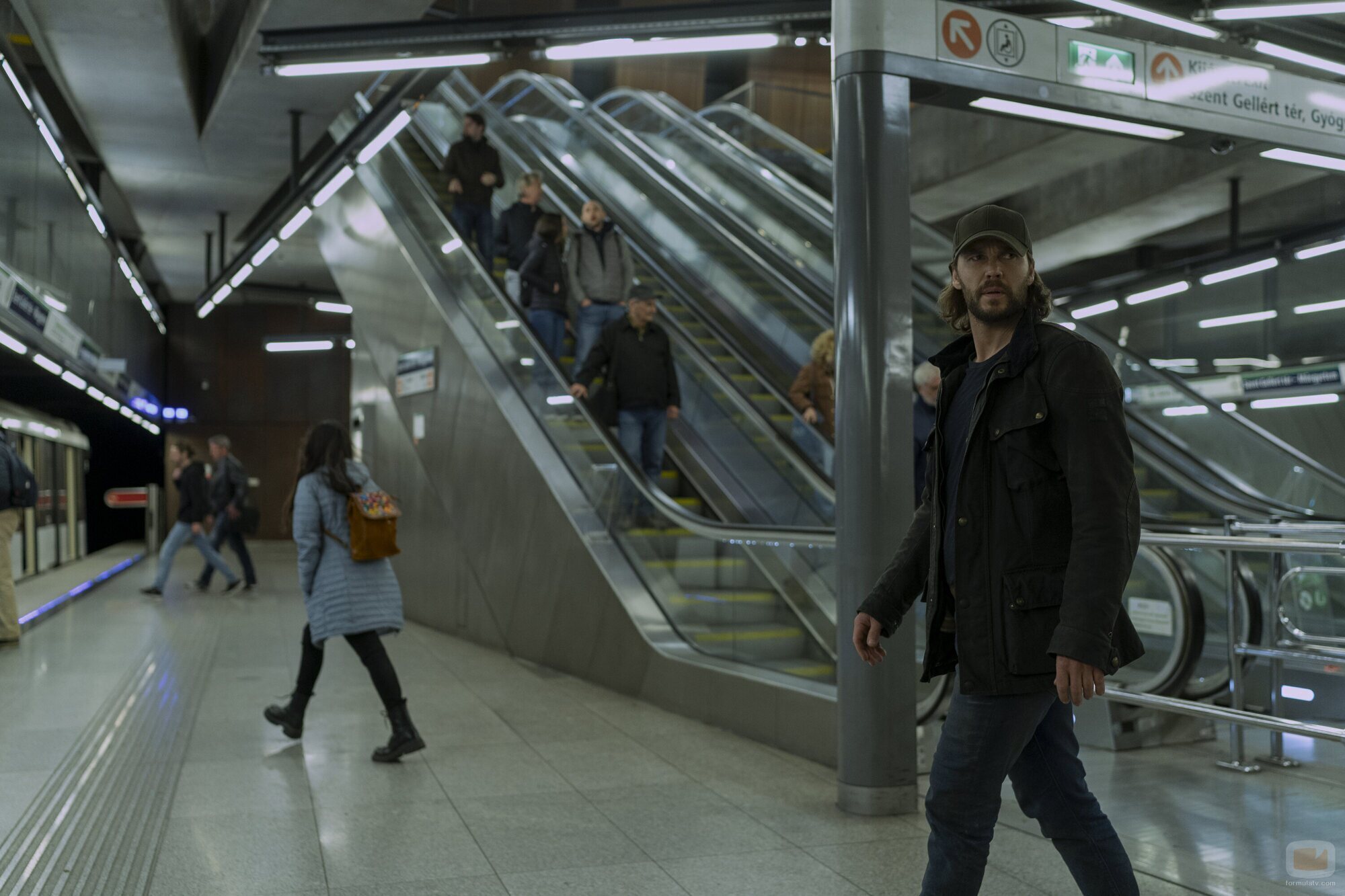 Taylor Kitsch en el 1x03 de 'La lista terminal: Lobo negro'