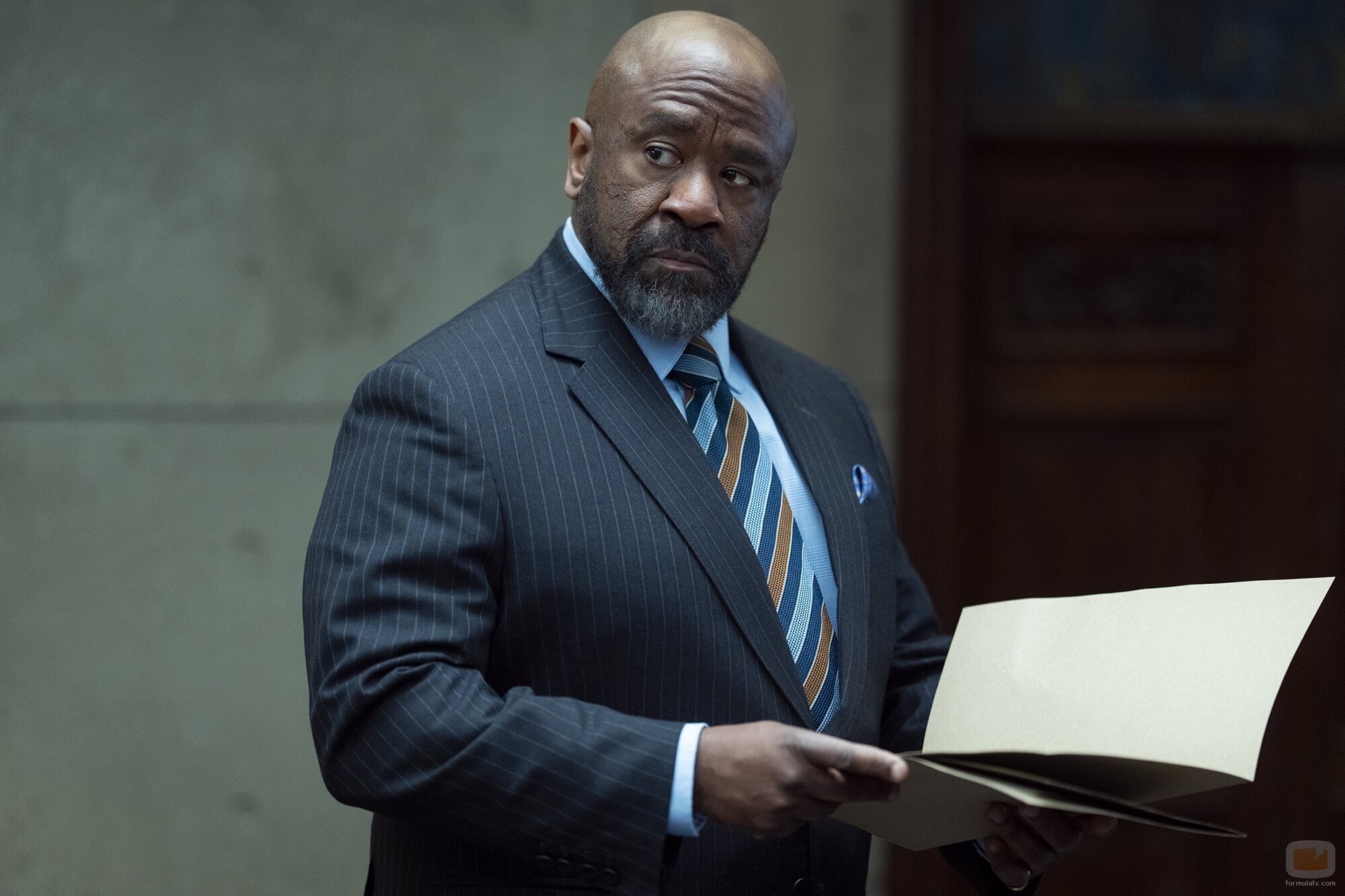 Lucian Msamati en 1x01 titulado 'Episodio 1' de 'Rehén'