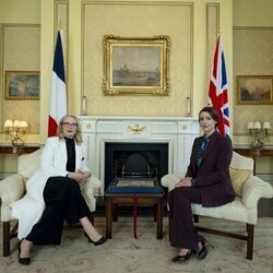 Suranne Jones y Julie Delpy en 'Episodio 1' de 'Rehén'