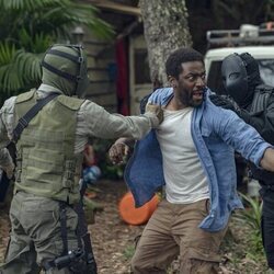 Ashley Thomas en 1x01 'Episodio 1' de 'Rehén'