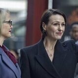 Suranne Jones y Julie Delpy en 1x02 titulado 'Episodio 2' de 'Rehén'