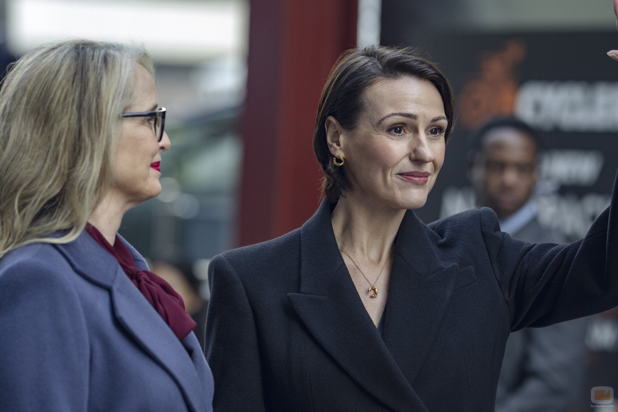 Suranne Jones y Julie Delpy en 1x02 titulado 'Episodio 2' de 'Rehén'
