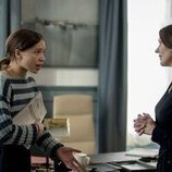 Suranne Jones y Isobel Akuwudike en Capítulo 2 titulado 'Episodio 2' de 'Rehén'