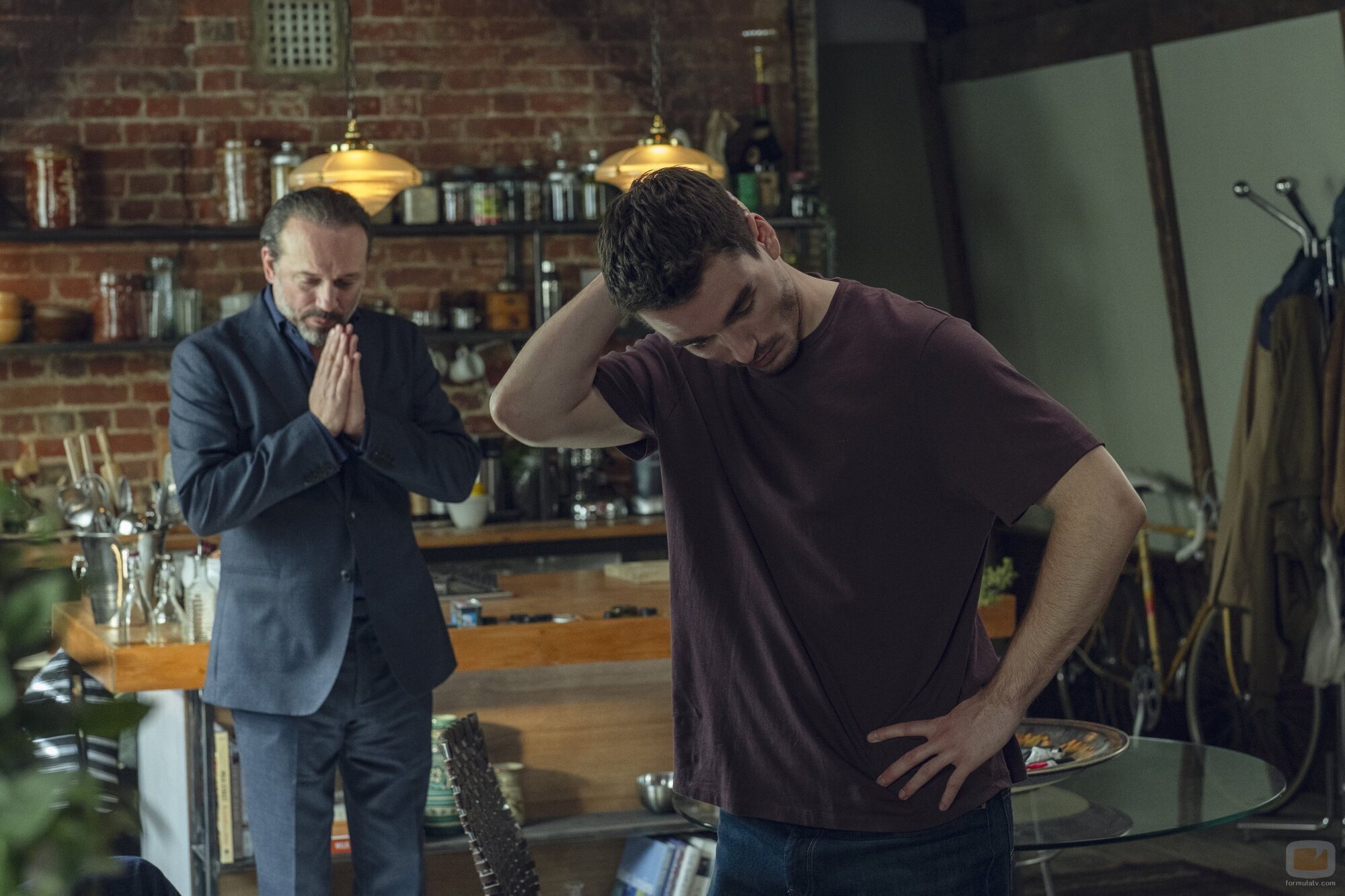 Corey Mylchreest en 'Episodio 3' de 'Hostage'