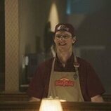 Freddie Stroma en la temporada 1 y el capítulo 01 de 'El Pacificador'