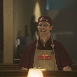 Freddie Stroma en la temporada 1 y el capítulo 01 de 'El Pacificador'