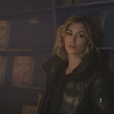 Jennifer Holland en 'Mejores Amigos, Para Nunca' de 'Peacemaker'