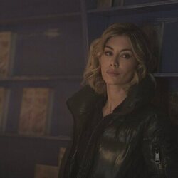 Jennifer Holland en 'Mejores Amigos, Para Nunca' de 'Peacemaker'