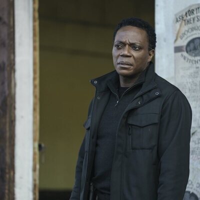 Chukwudi Iwuji en la temporada 1 y el capítulo 03 de 'El Pacificador'