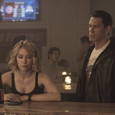 John Cena y Jennifer Holland en el 1x04 de 'Peacemaker'