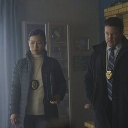 Lochlyn Munro y Annie Chang en 1x05 titulado 'Todo Está Bien' de 'El Pacificador'
