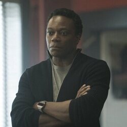 Chukwudi Iwuji en 1x05 'Todo Está Bien' de 'El Pacificador'