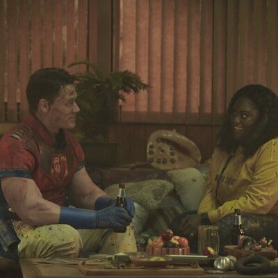 Danielle Brooks y John Cena en el 1x05 de 'Peacemaker'