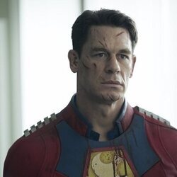 John Cena en 'No Arrastres Mi Corazón, Dragón' de 'Peacemaker'