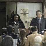 Robert Patrick y Danielle Brooks en 1x08 titulado 'Es Vaca O Nunca' de 'El Pacificador'