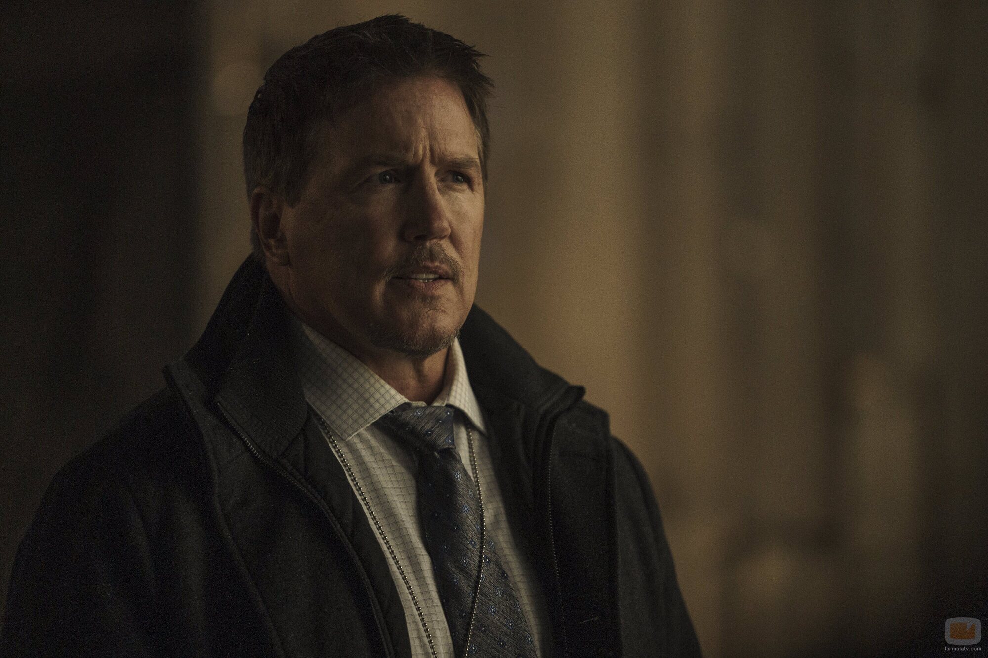 Lochlyn Munro en la temporada 1 y el capítulo 08 de 'El Pacificador'