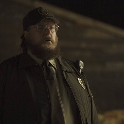 Steve Agee en la temporada 1 y el capítulo 08 de 'El Pacificador'