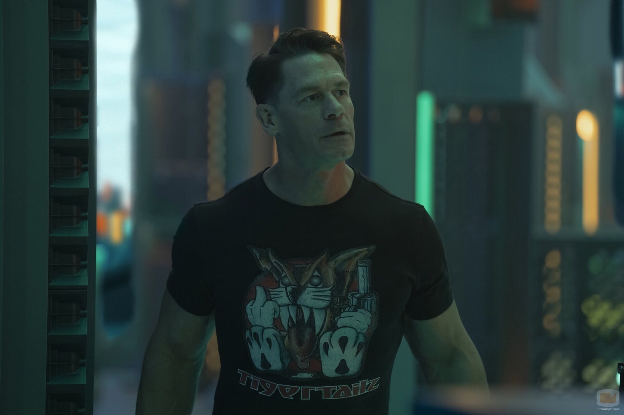 Escena de John Cena en 'Los lazos que muelen' de 'El Pacificador'
