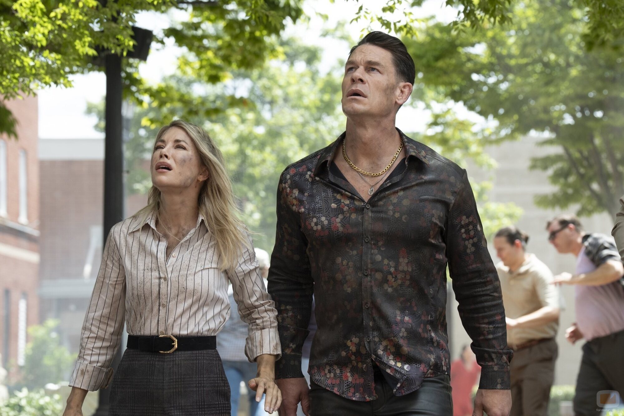 John Cena y Jennifer Holland en el 2x03 de 'Peacemaker'