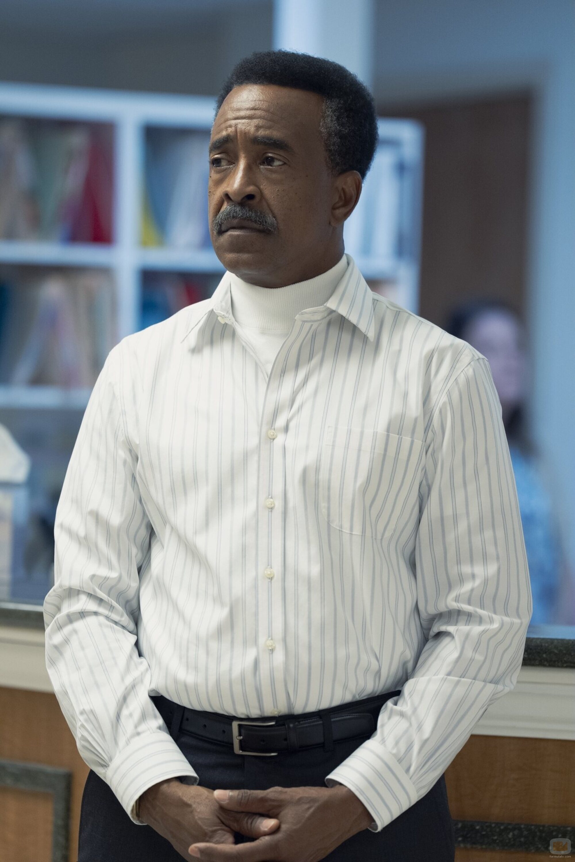 Tim Meadows en 'Otro Rick Bajo la Manga' de 'Peacemaker'