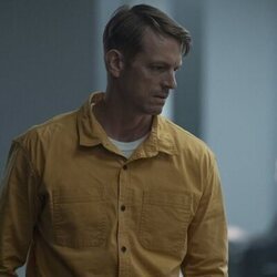 Joel Kinnaman en la temporada 2 y el capítulo 03 de 'El Pacificador'