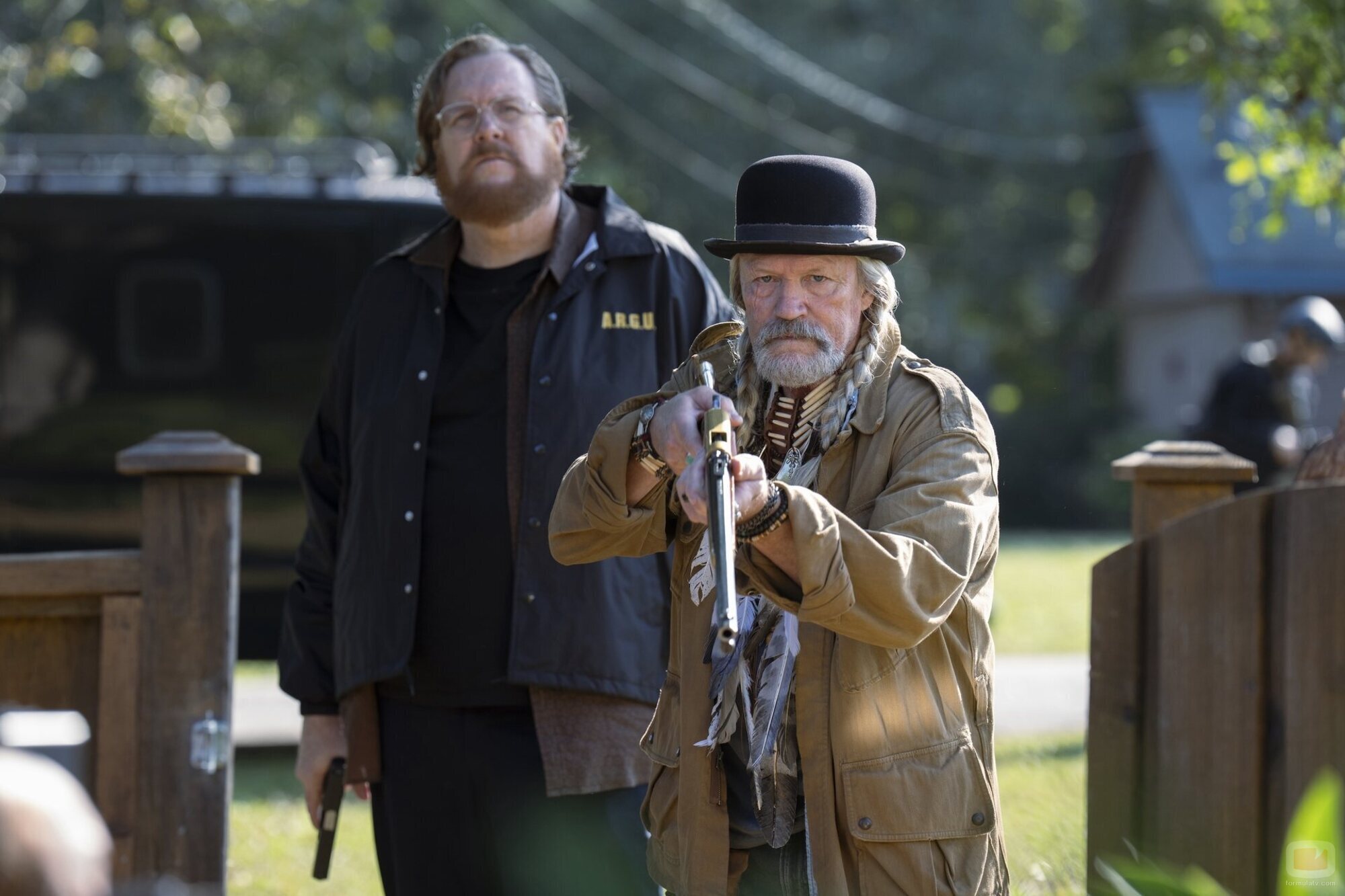 Michael Rooker y Steve Agee en el 2x04 de 'El Pacificador'