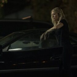 Jennifer Holland en Capítulo 4 titulado '¿Qué Más Puerta Decir?' de 'El Pacificador'